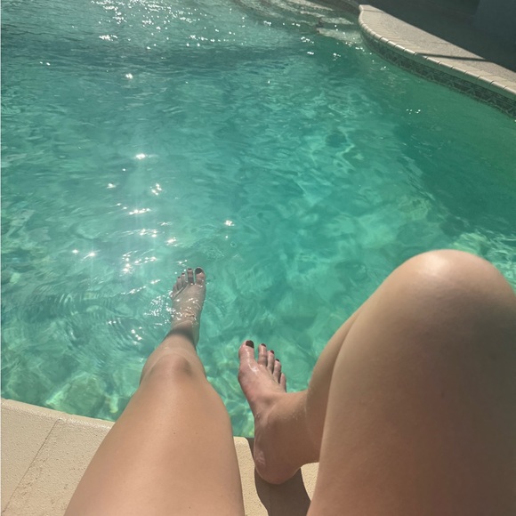 Gorgeous, Sparkly, Sexy, Beautiful, Clean & Fair is What I Offer - Picture 4 of 6